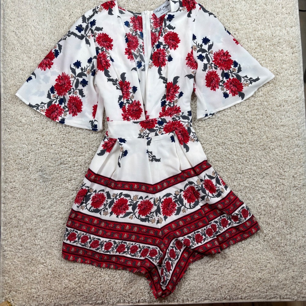 Haute‎ Rogue Floral Romper Women Small White Red Boho Flutter Sleeve Excellent